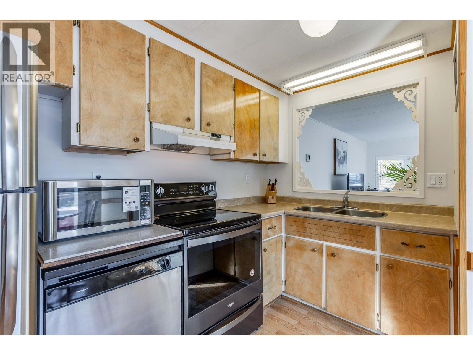 Smart Oven/Stove - 1699 Ross Road Unit# 213, West Kelowna, BC