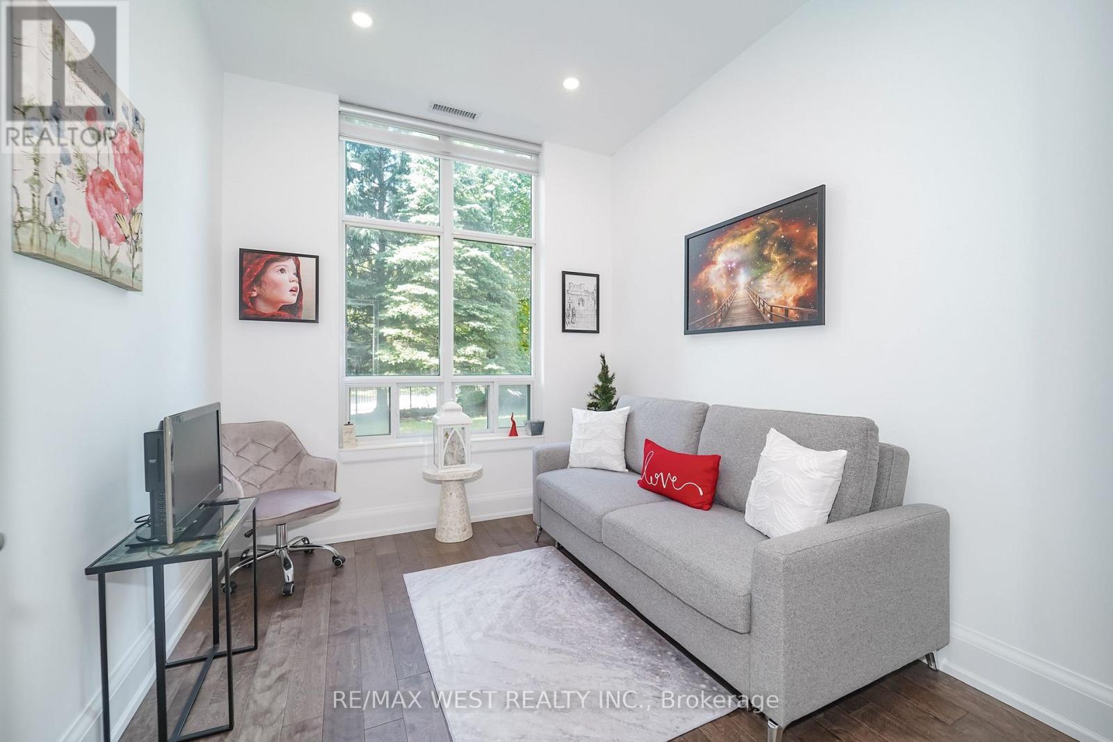 105 - 1 Emerald Lane, Vaughan, ON