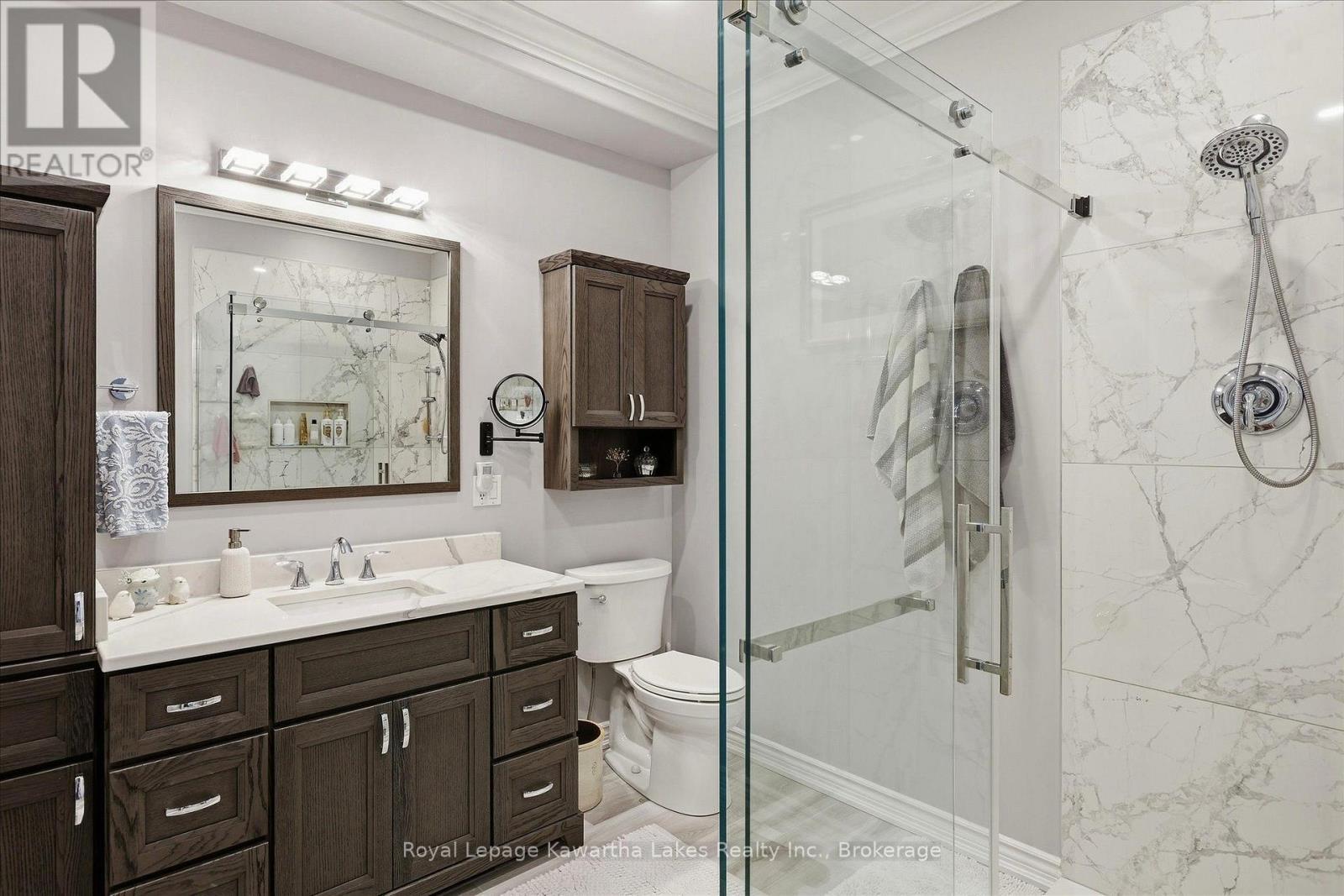 3pce primary ensuite. - 10G - 25 Rivermill Boulevard, Kawartha Lakes (Lindsay), ON