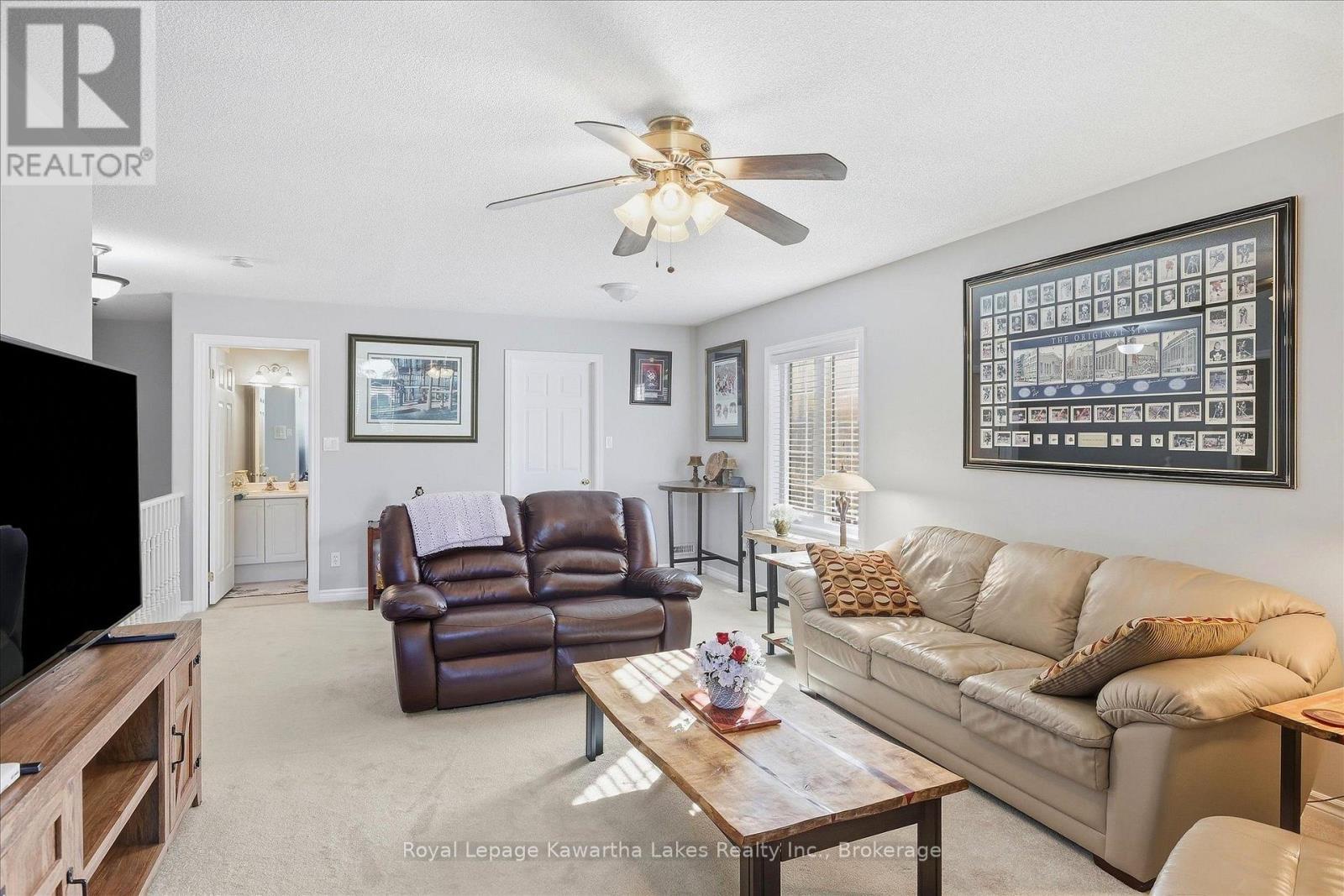 Bright loft area with 4pce bathroom. - 10G - 25 Rivermill Boulevard, Kawartha Lakes (Lindsay), ON