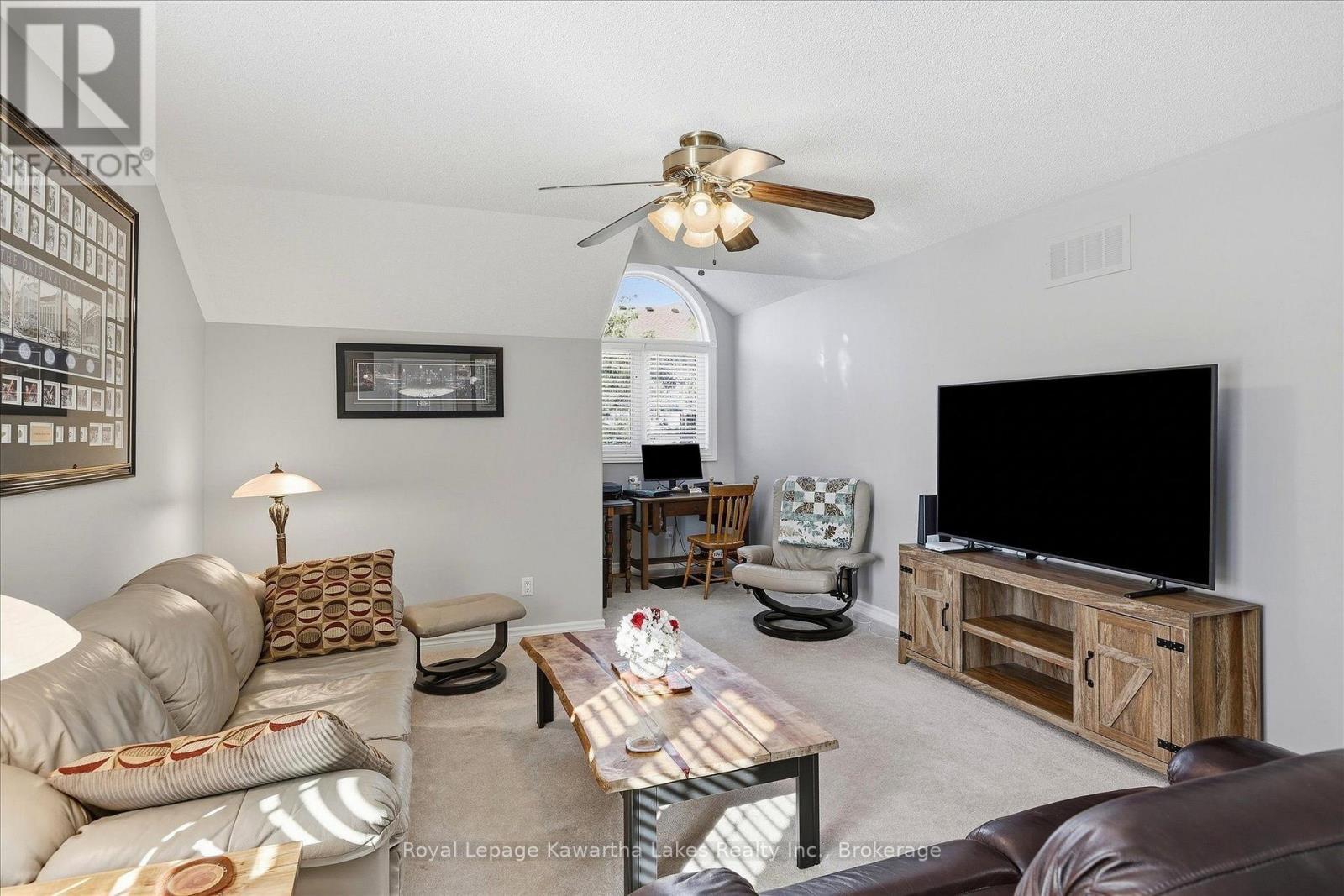 Spacious and carpeted loft. - 10G - 25 Rivermill Boulevard, Kawartha Lakes (Lindsay), ON