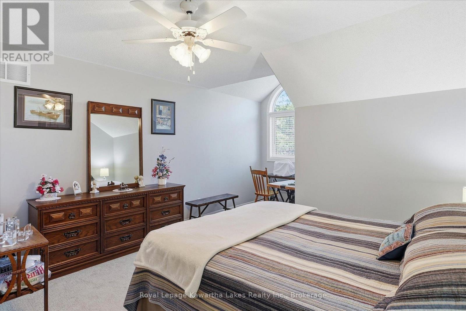 Large and bright bedroom. - 10G - 25 Rivermill Boulevard, Kawartha Lakes (Lindsay), ON