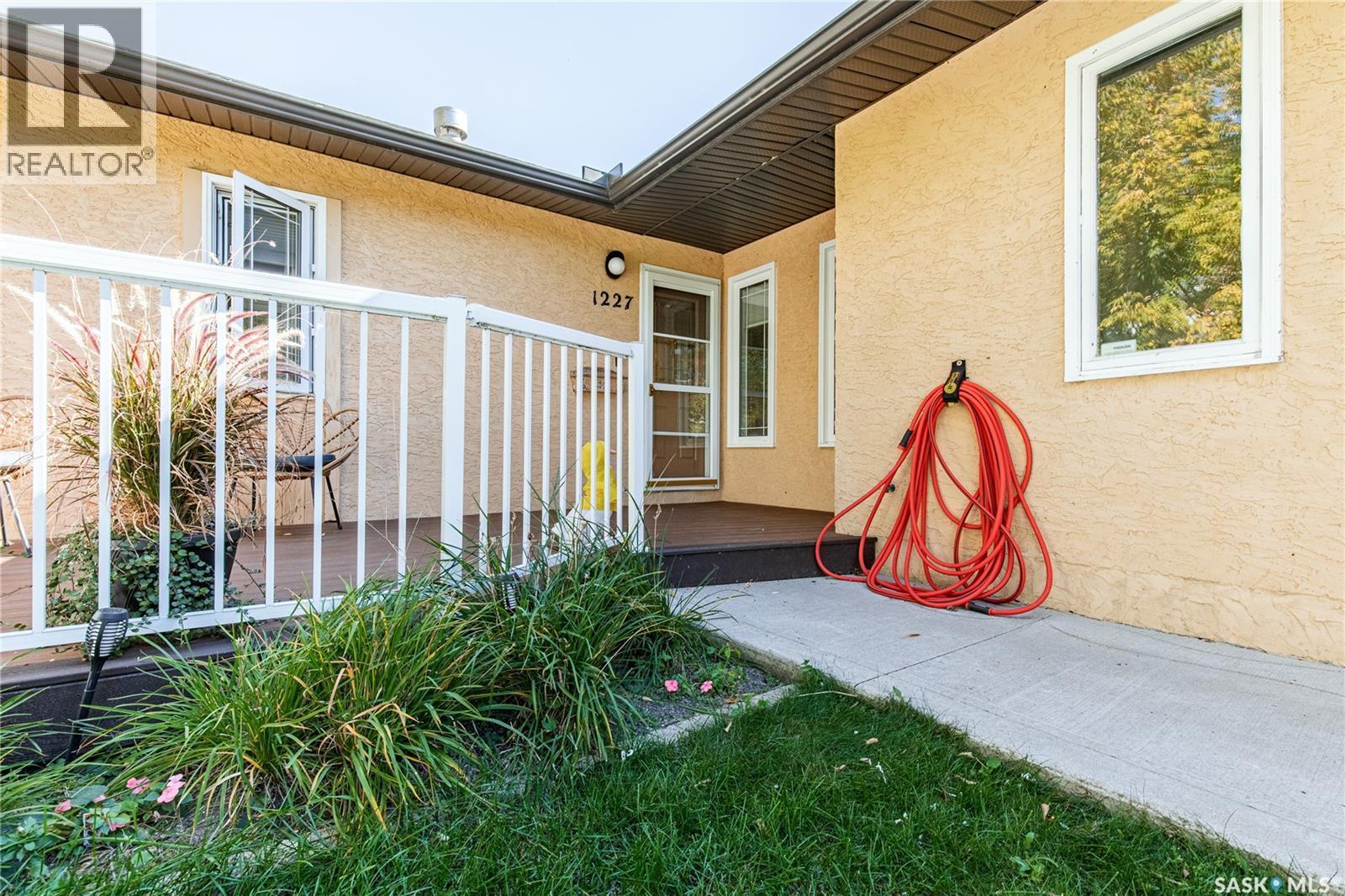 1227 2Nd Avenue Nw, Moose Jaw, SK