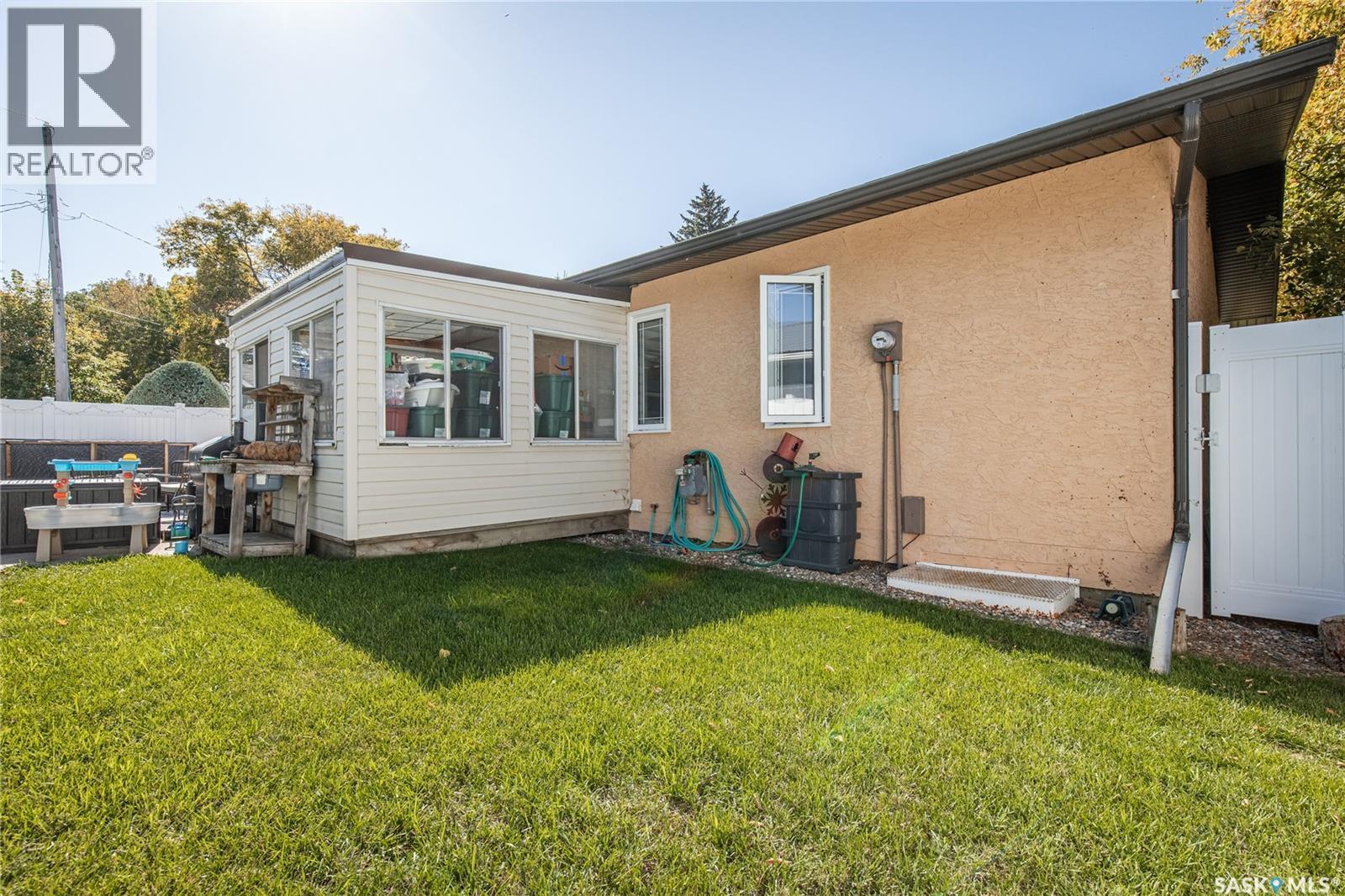 1227 2Nd Avenue Nw, Moose Jaw, SK