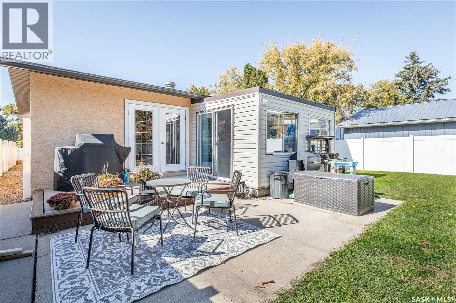 1227 2Nd Avenue Nw, Moose Jaw, SK
