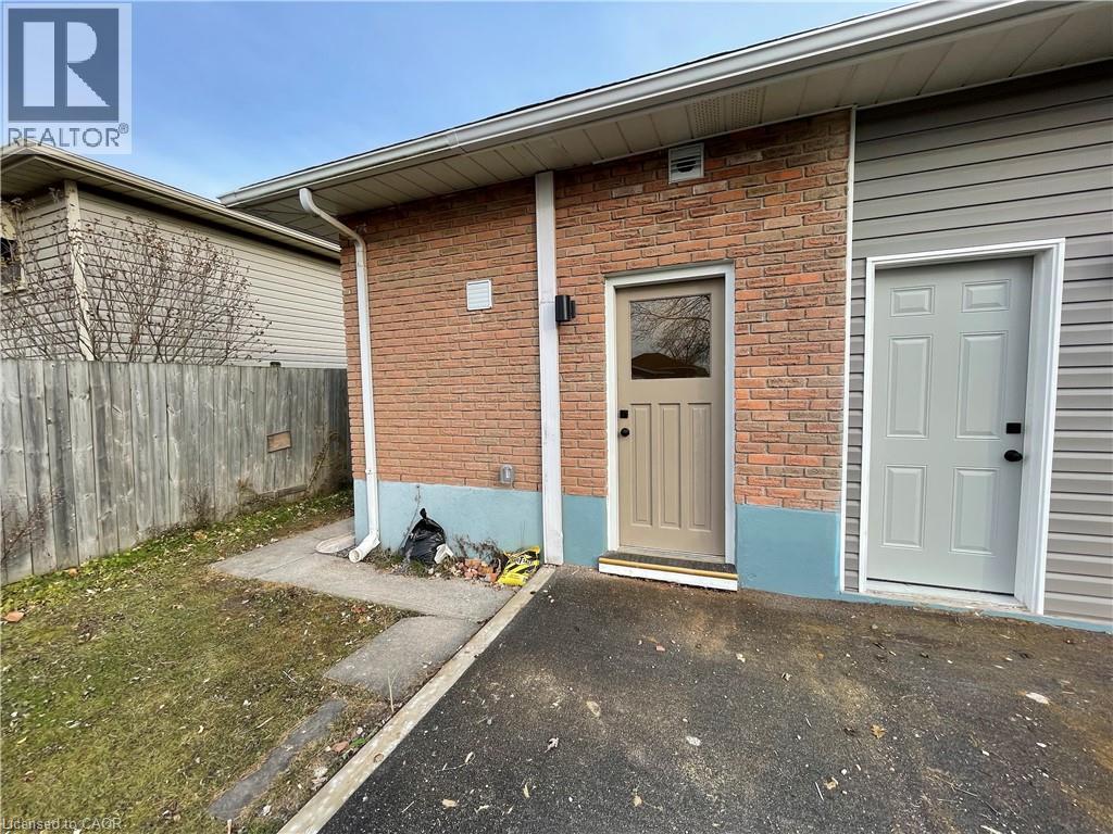 Bachelor & lower level entrance - 76 Marc Boulevard, Welland, ON