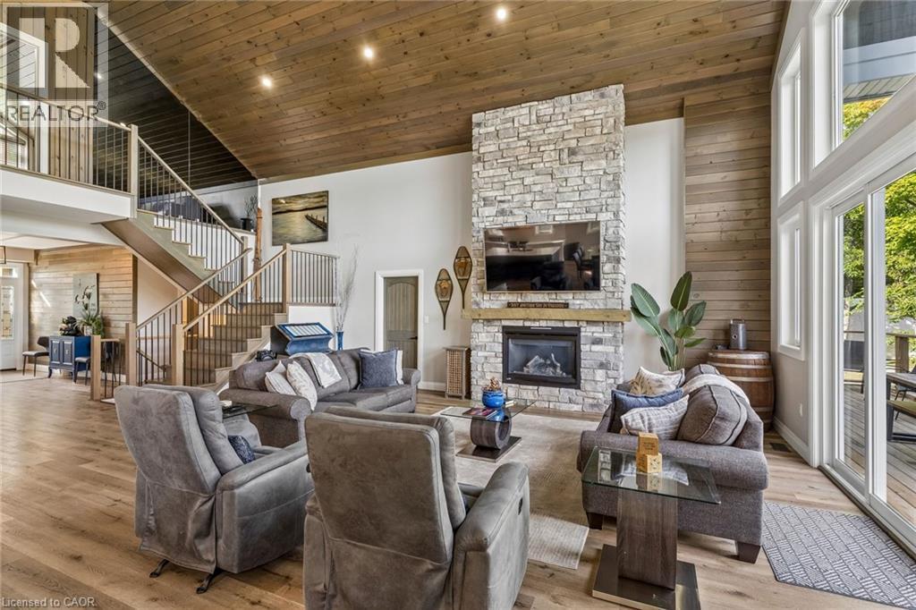 527 Pine Point Lane, Madoc, ON