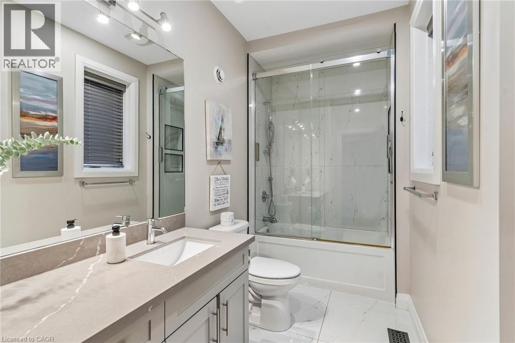 527 Pine Point Lane, Madoc, ON