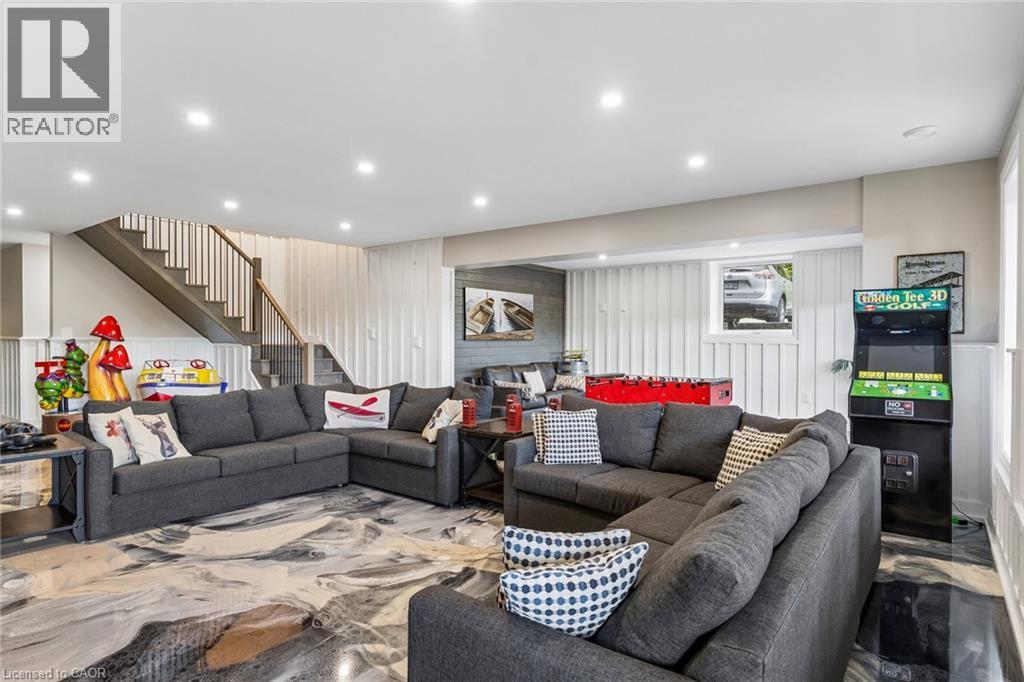 527 Pine Point Lane, Madoc, ON