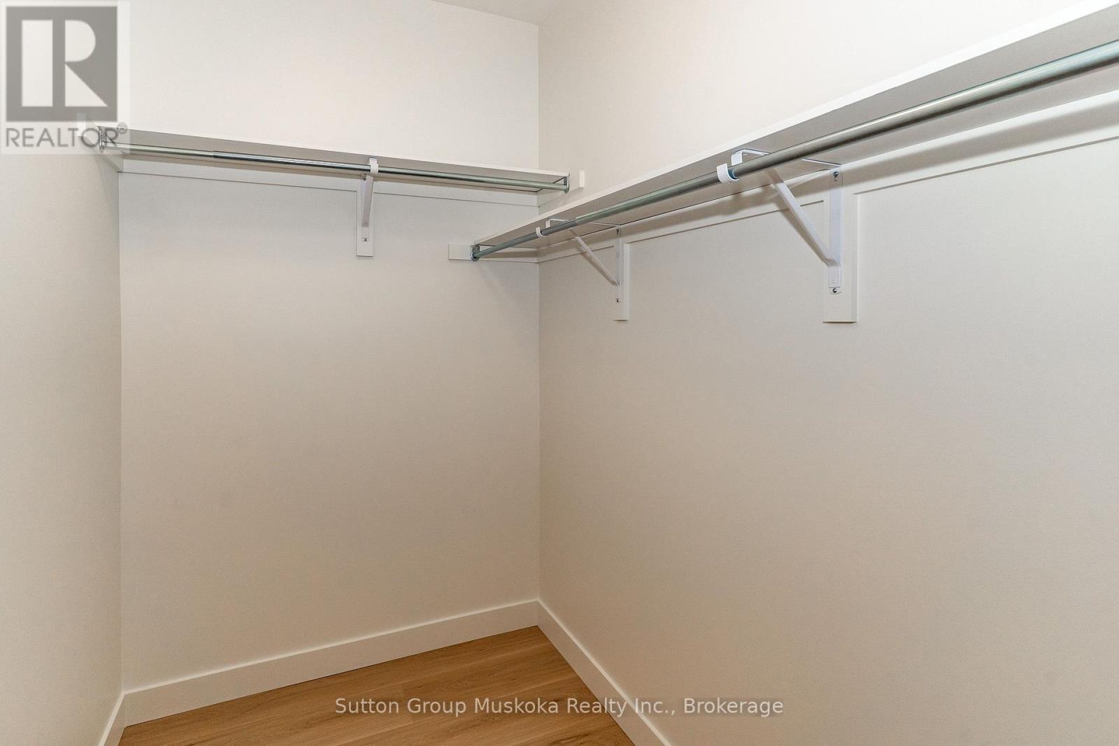 Walk-in closet in Primary - 33 Shaw Crescent, Huntsville (Chaffey), ON