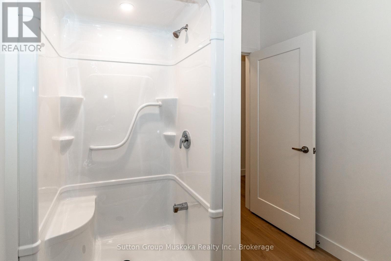 Ensuite Shower - 33 Shaw Crescent, Huntsville (Chaffey), ON