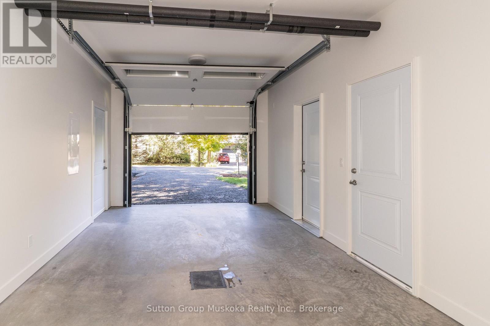 Garage - 33 Shaw Crescent, Huntsville (Chaffey), ON