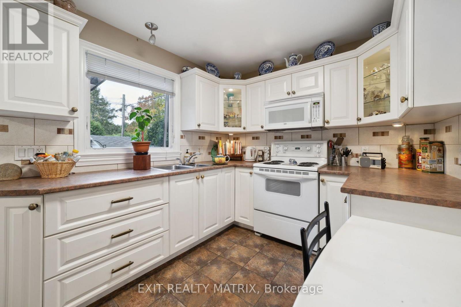 1866 Lenester Avenue, Ottawa, ON