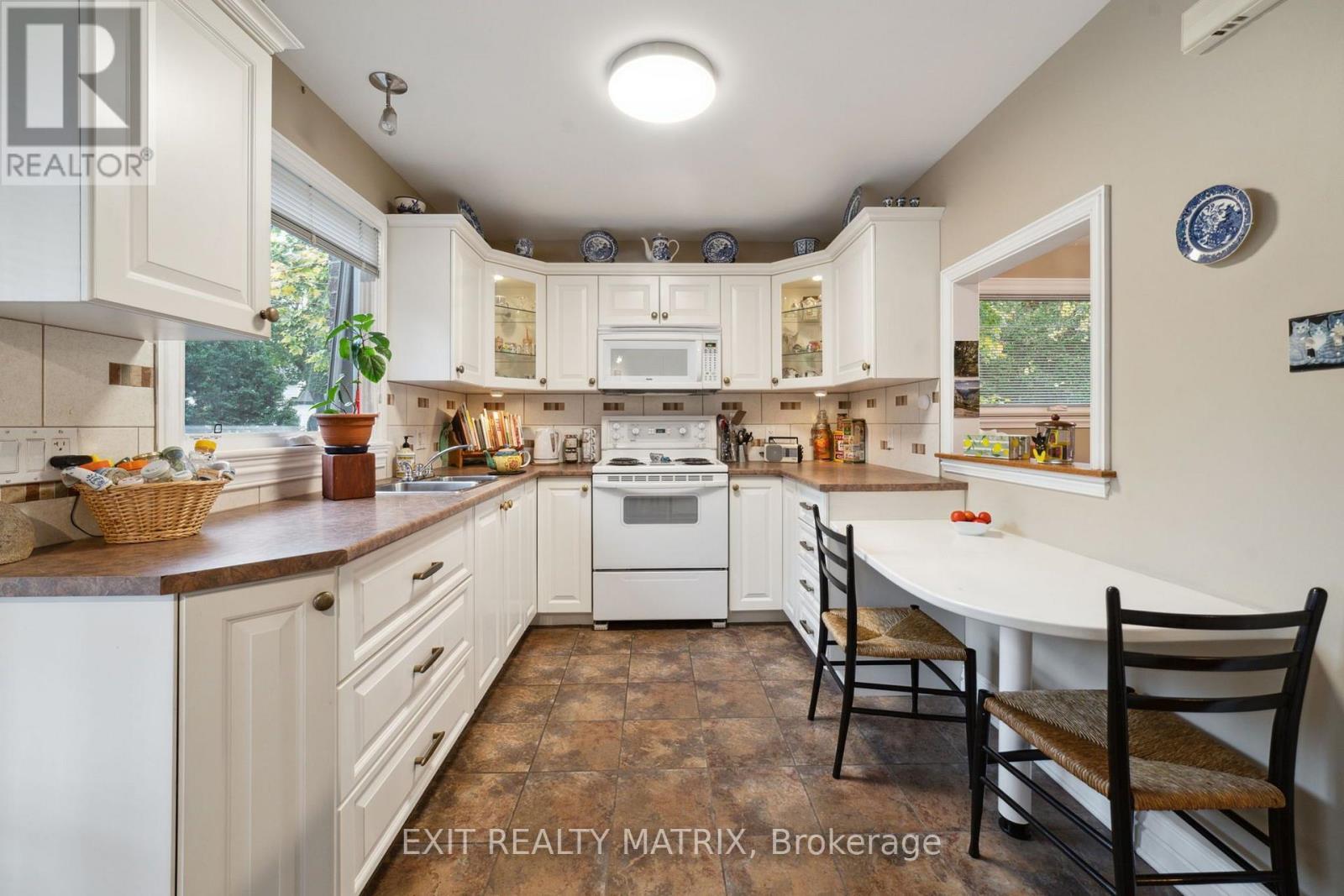 1866 Lenester Avenue, Ottawa, ON