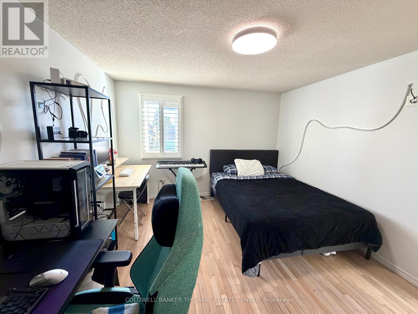 Bed 2 - 227 Hickling Trail, Barrie, ON