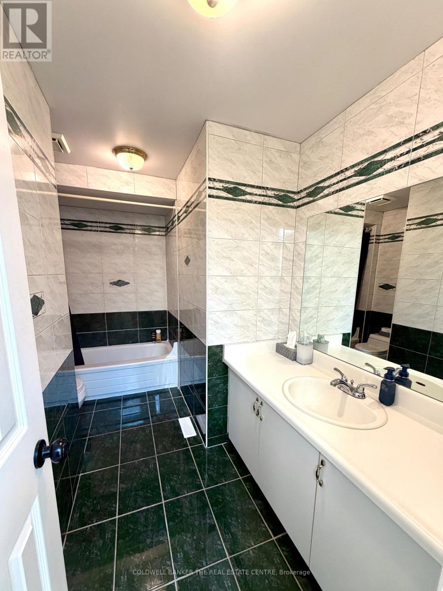Full Bath - 227 Hickling Trail, Barrie, ON
