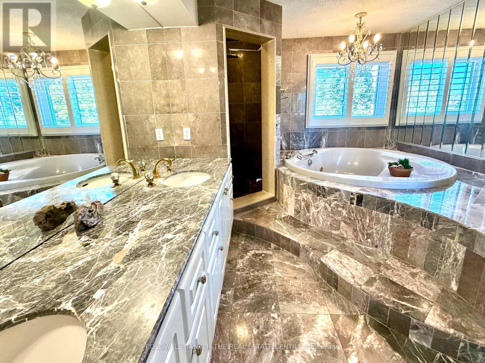 Ensuite Bath - 227 Hickling Trail, Barrie, ON