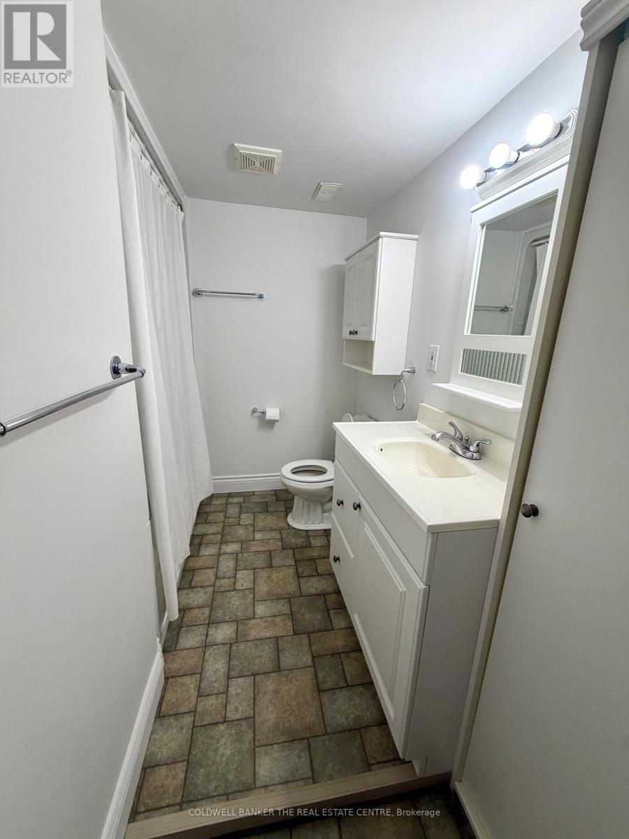 Bsmnt Apartment Bathroom - 227 Hickling Trail, Barrie, ON