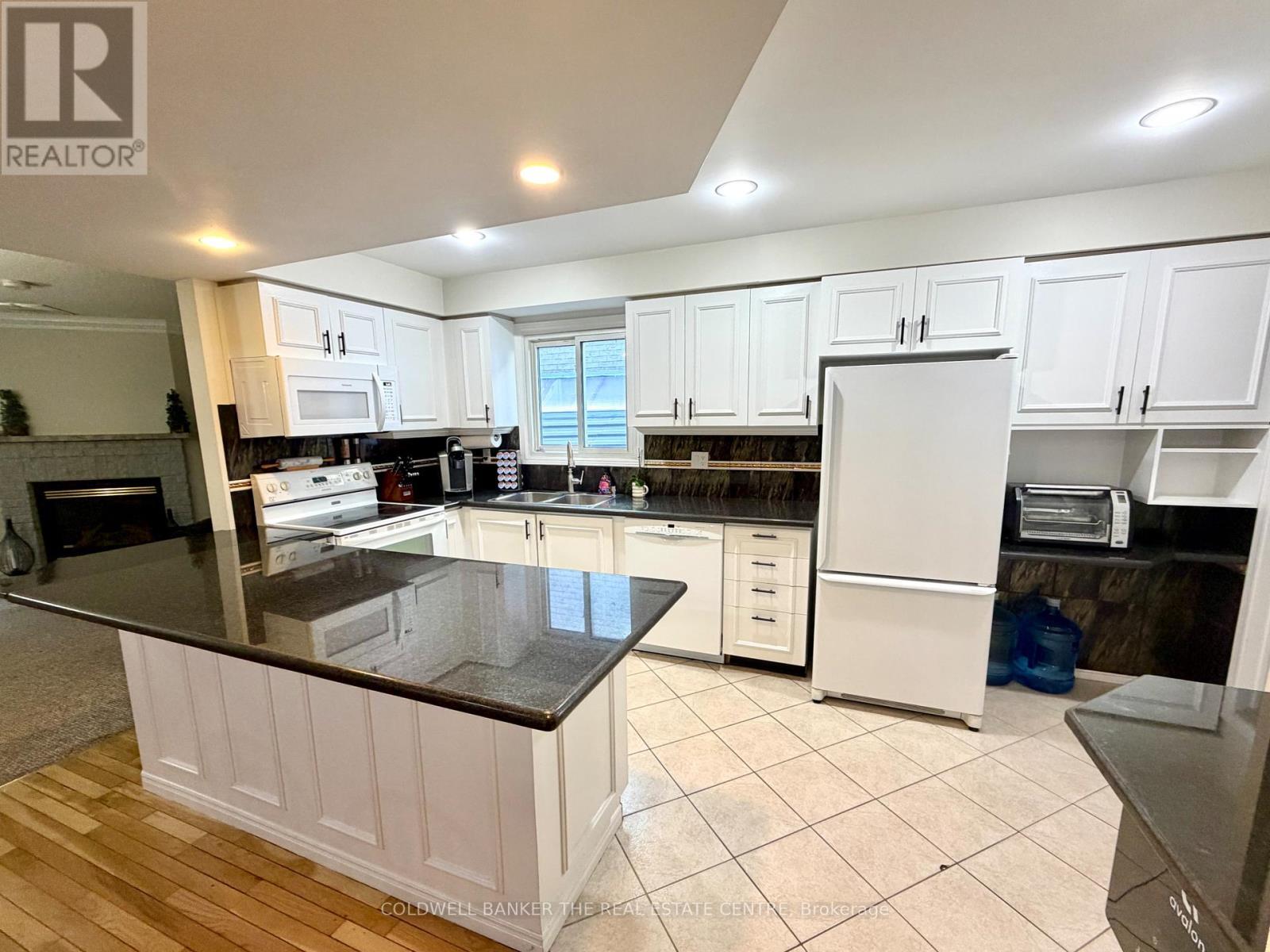 Kitchen - 227 Hickling Trail, Barrie, ON