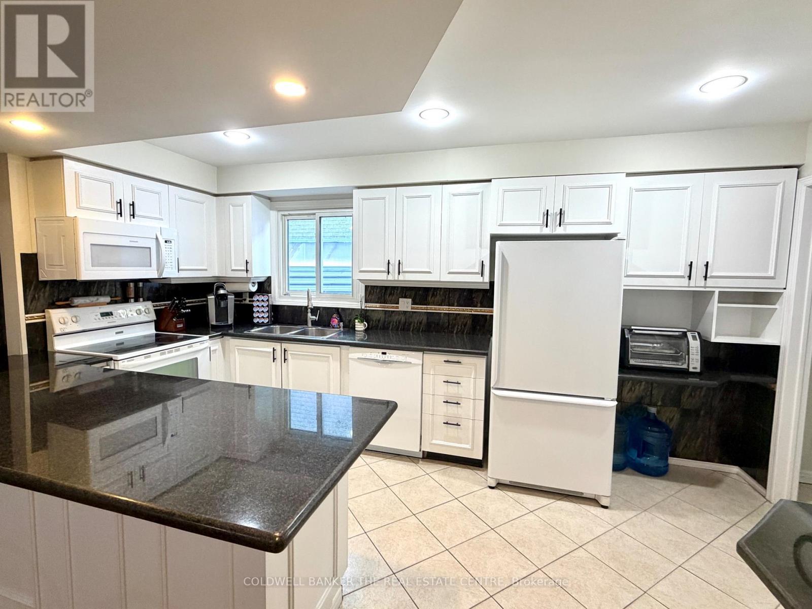 Kitchen - 227 Hickling Trail, Barrie, ON