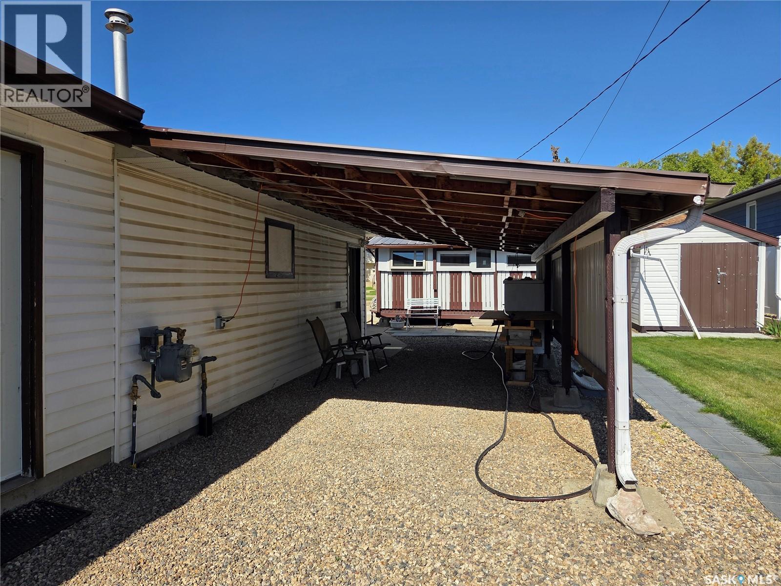 817 Stadacona Street E, Moose Jaw, SK