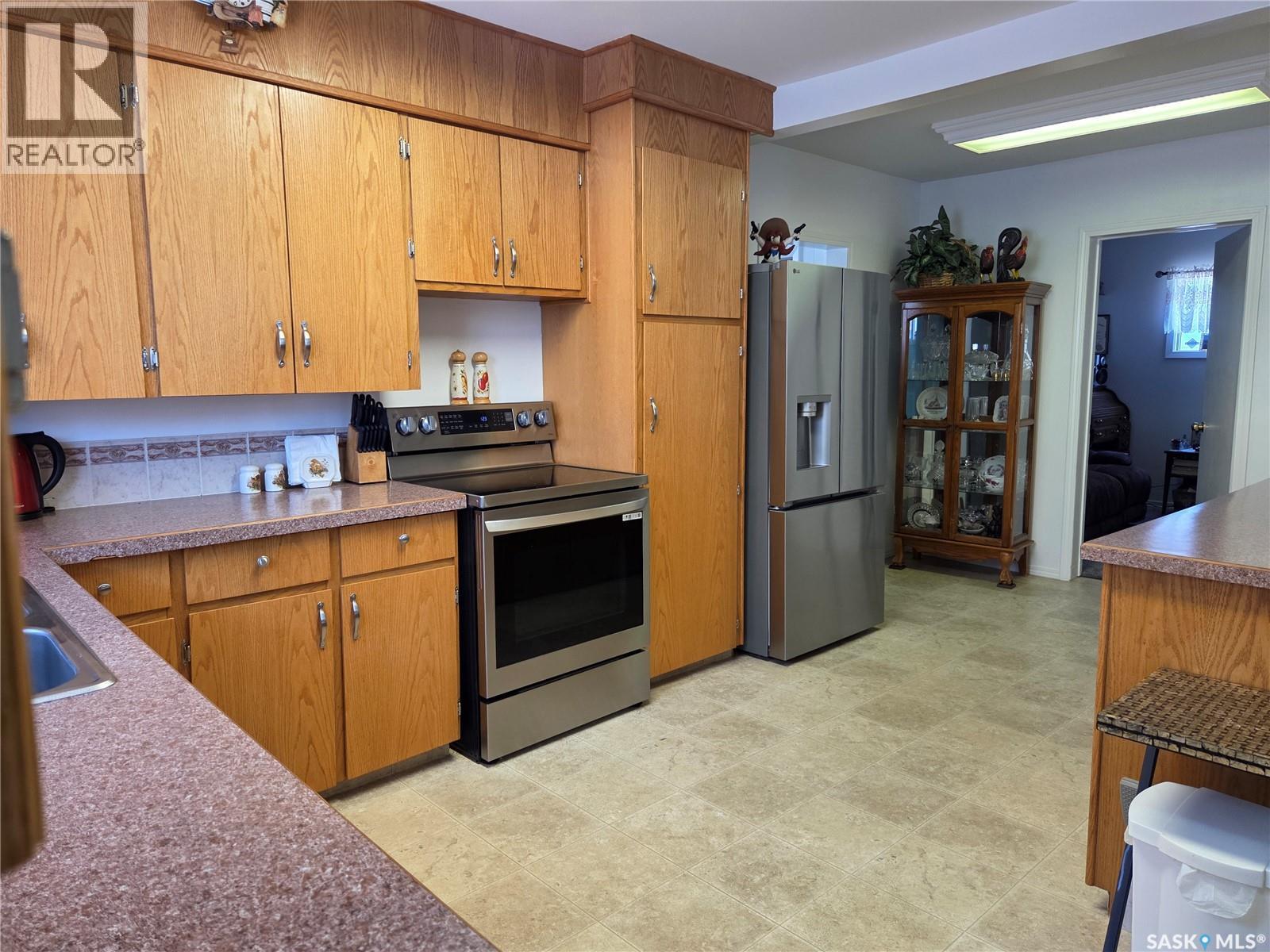 817 Stadacona Street E, Moose Jaw, SK