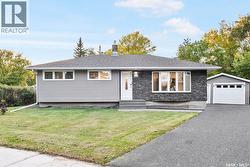 16 Lipton PLACE  Regina, SK S4R 3T6