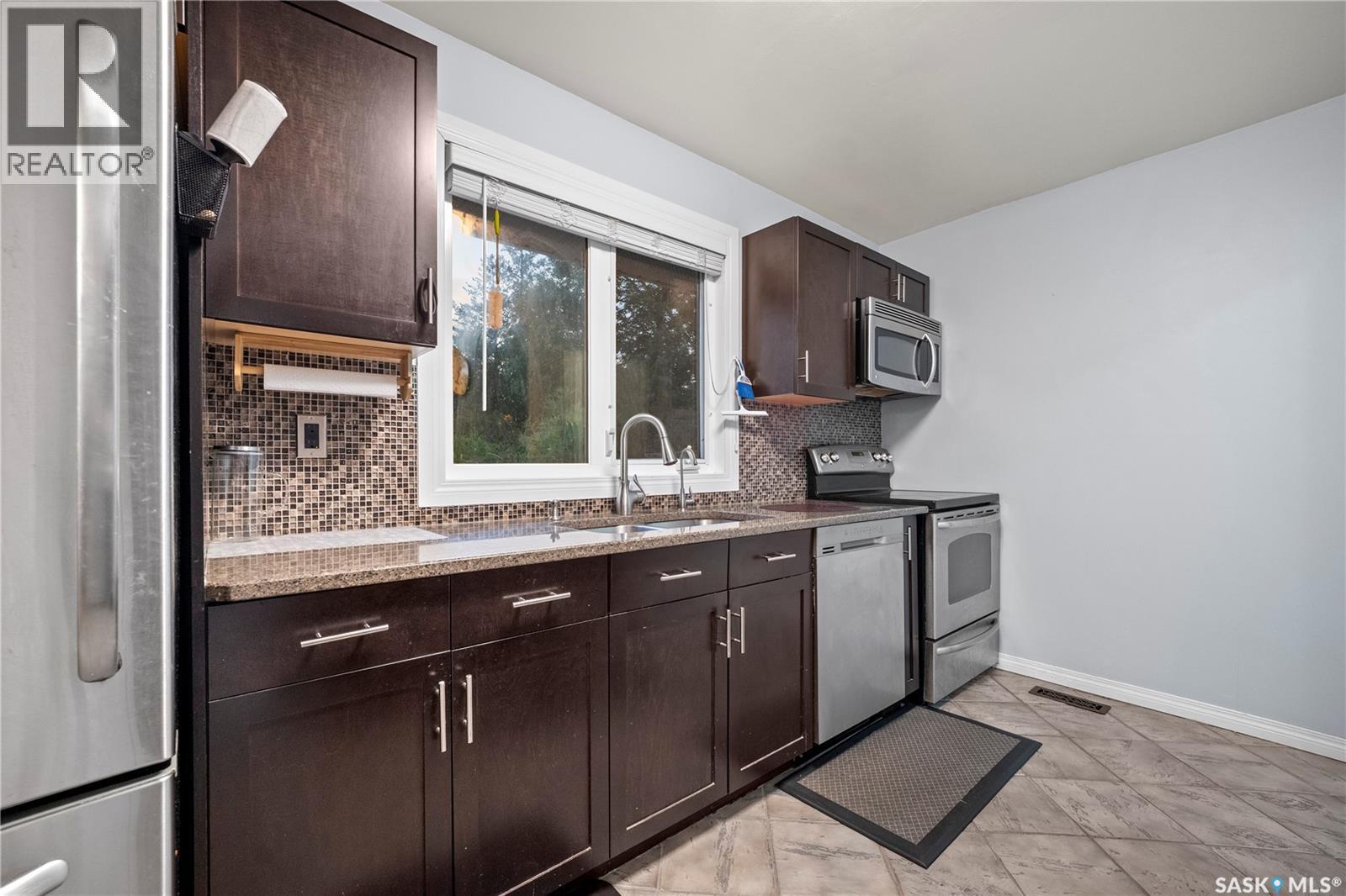 16 Lipton Place, Regina, SK