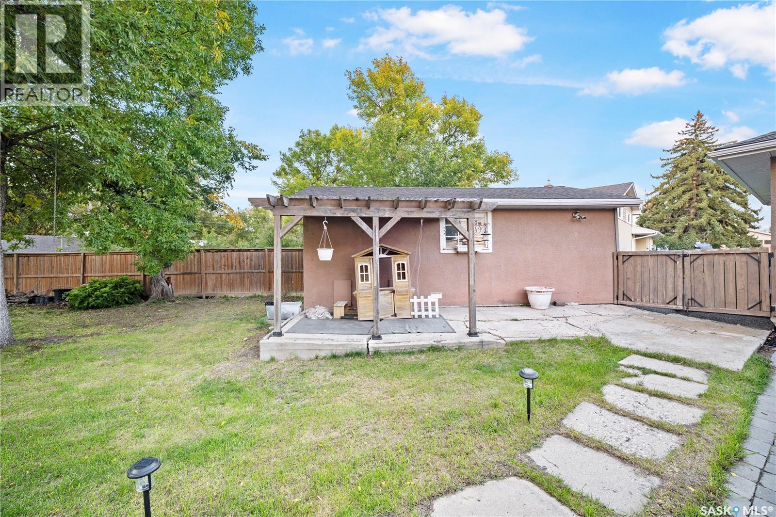 16 Lipton Place, Regina, SK