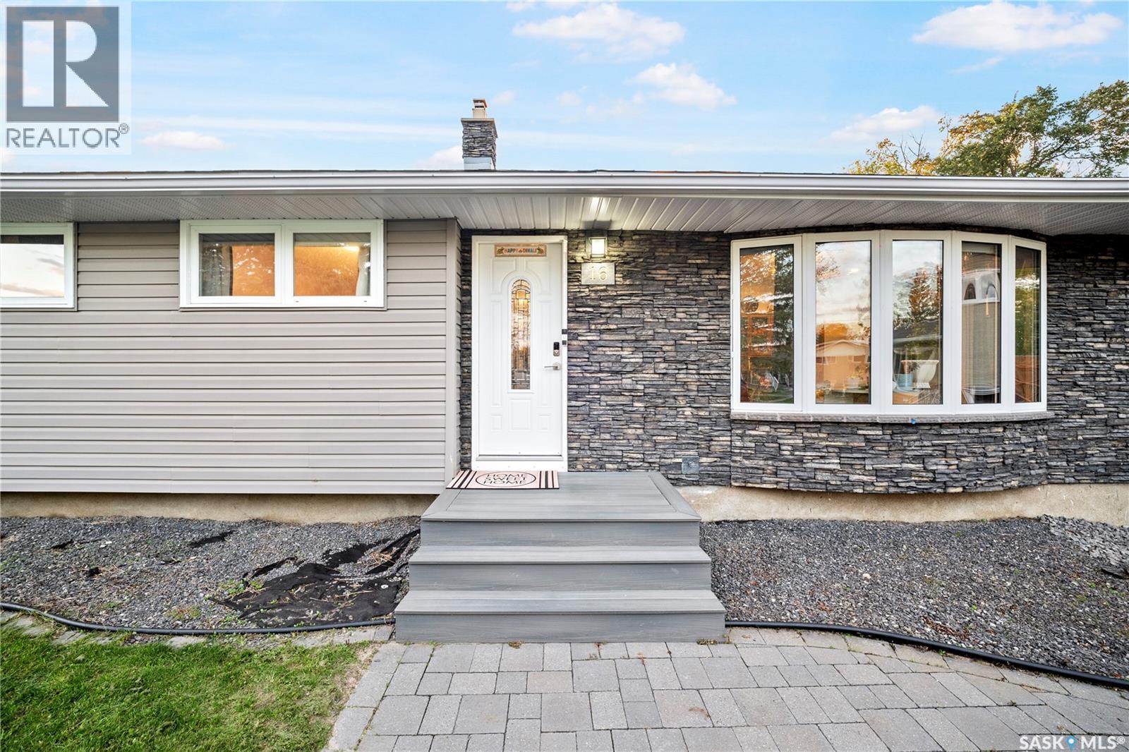 16 Lipton Place, Regina, SK