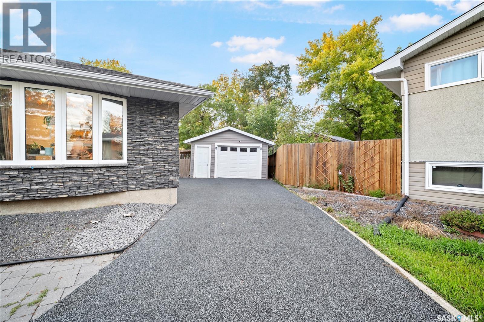16 Lipton Place, Regina, SK