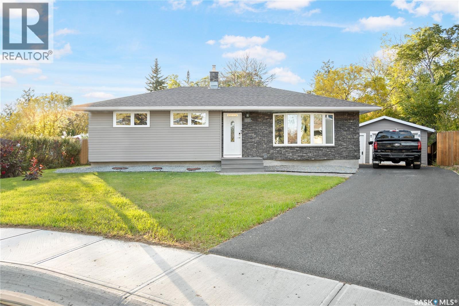 16 Lipton Place, Regina, SK