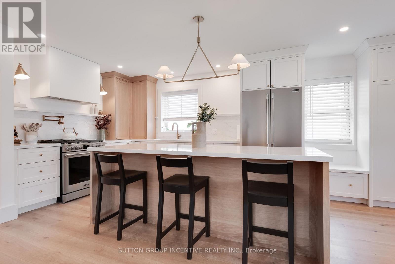 16 Robindale Avenue, Toronto, ON
