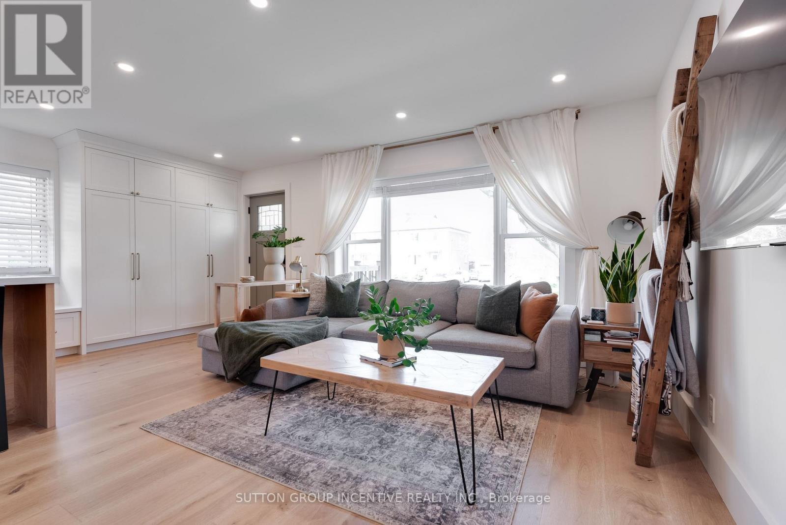 16 Robindale Avenue, Toronto, ON