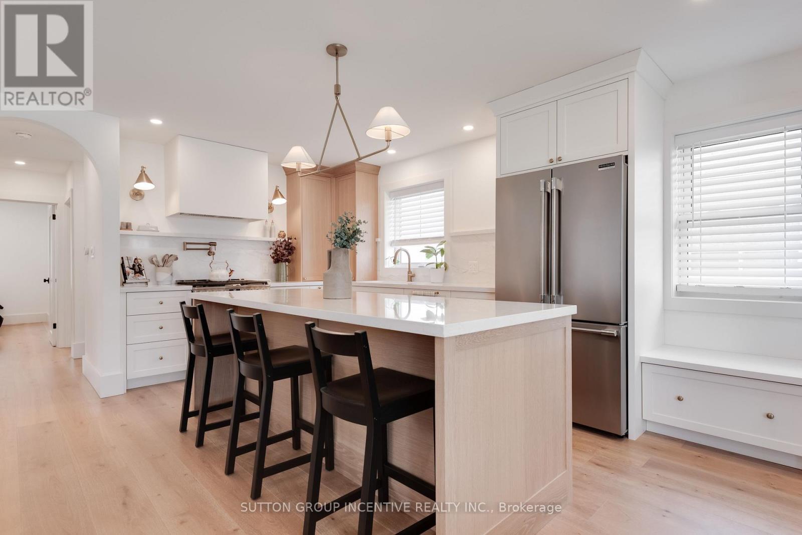 16 Robindale Avenue, Toronto, ON