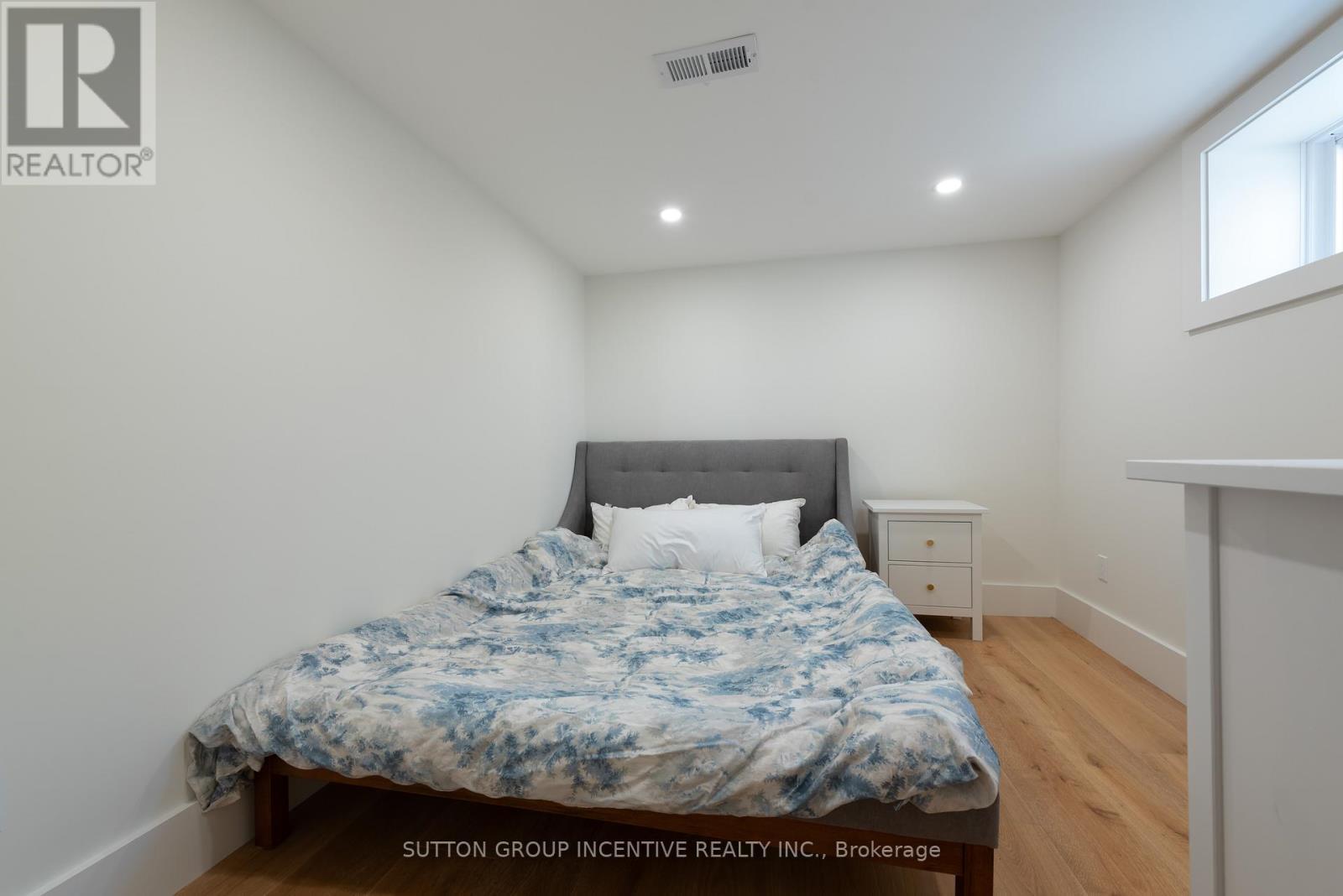 16 Robindale Avenue, Toronto, ON