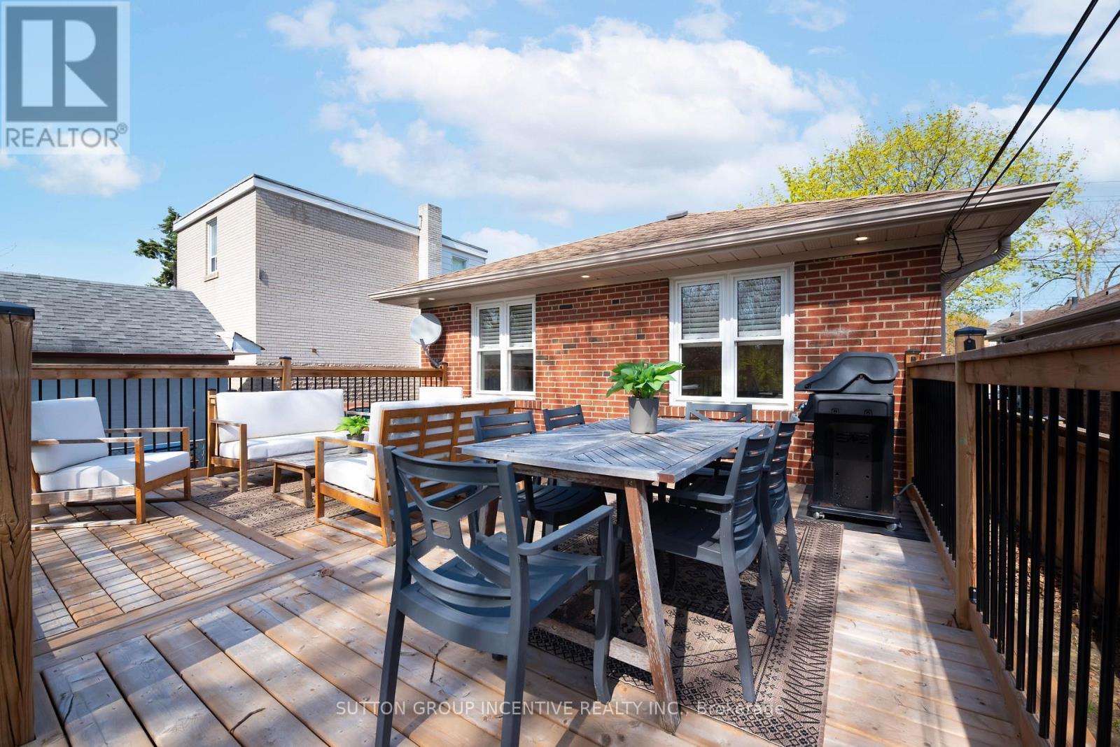 16 Robindale Avenue, Toronto, ON