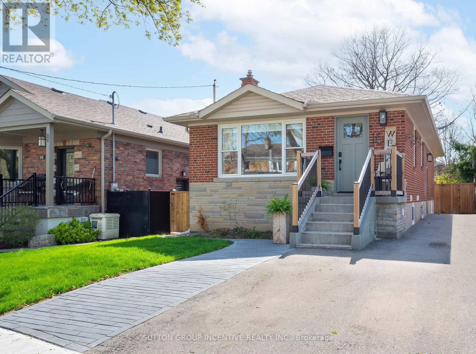 16 Robindale Avenue, Toronto, ON