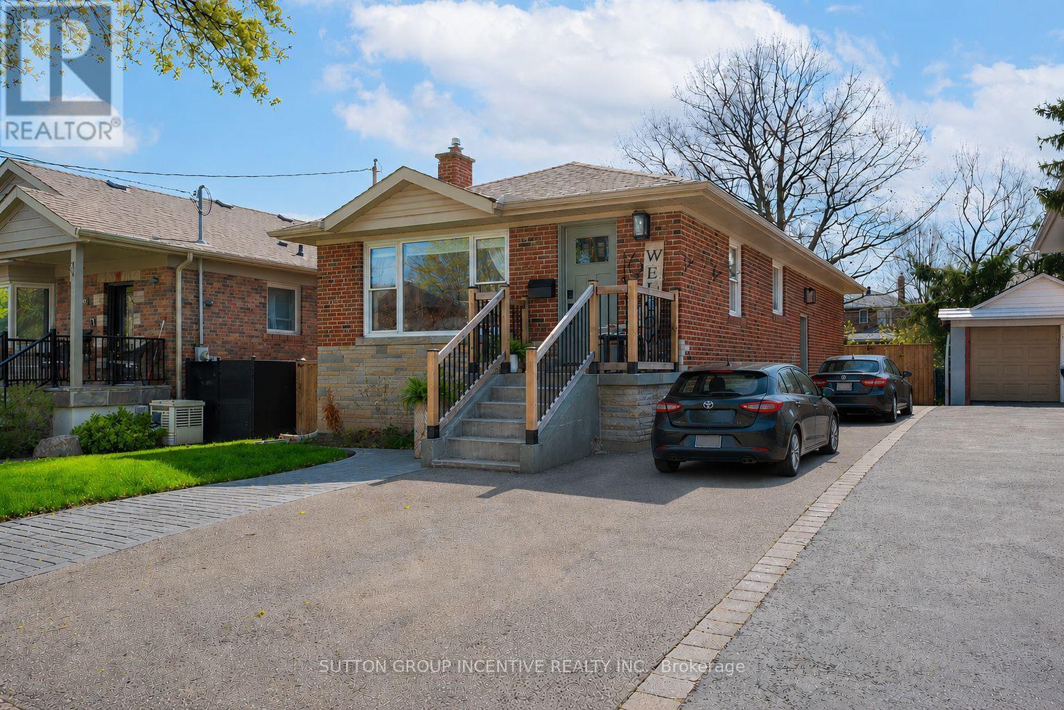 16 Robindale Avenue, Toronto, ON