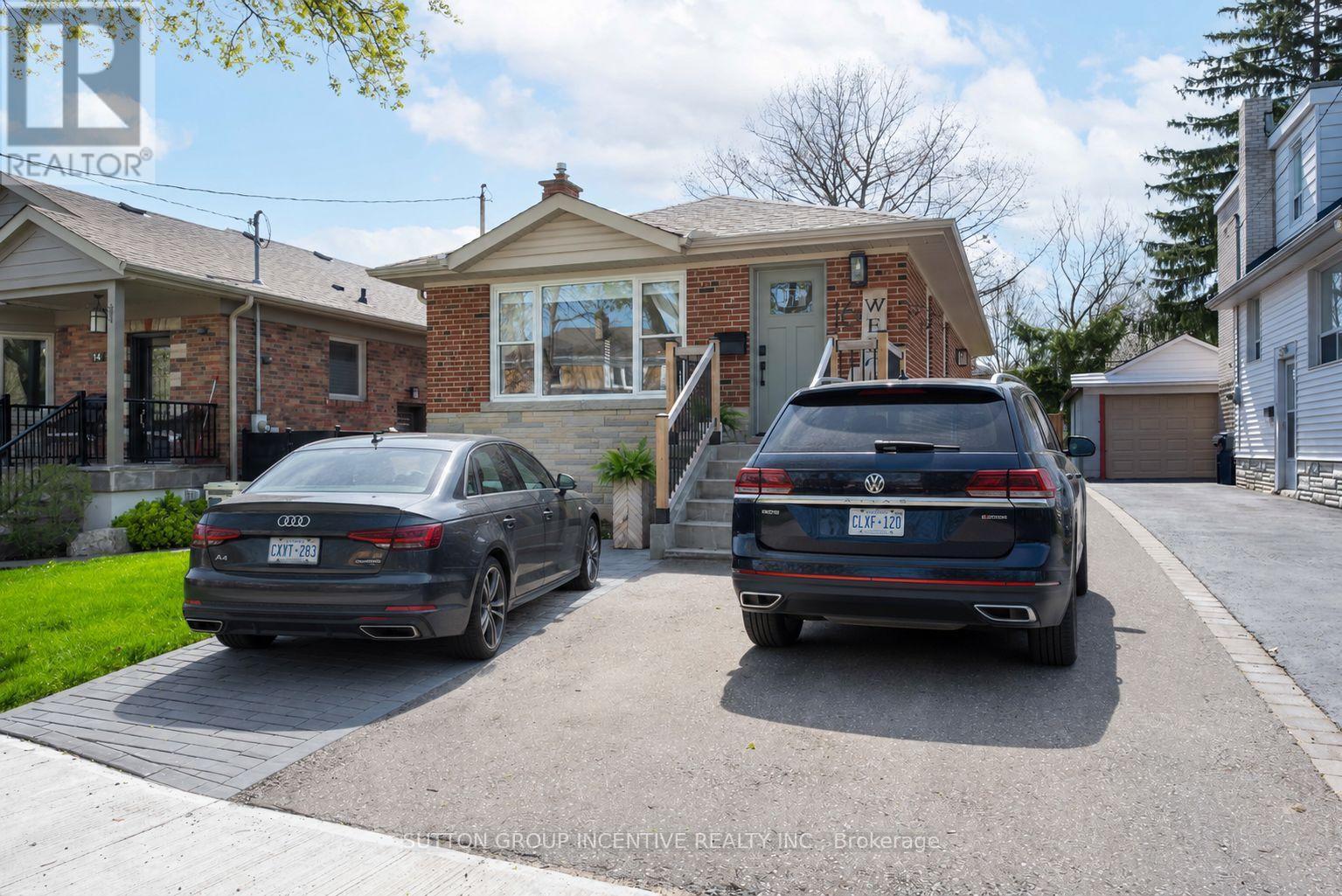 16 Robindale Avenue, Toronto, ON