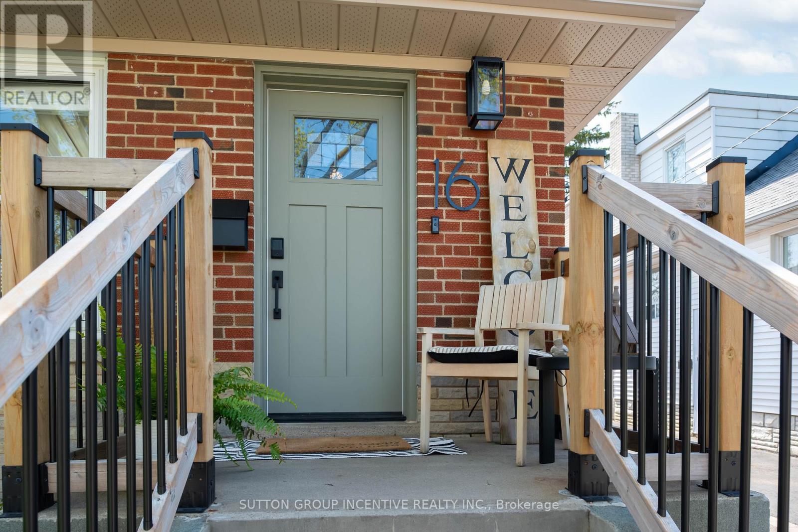 16 Robindale Avenue, Toronto, ON
