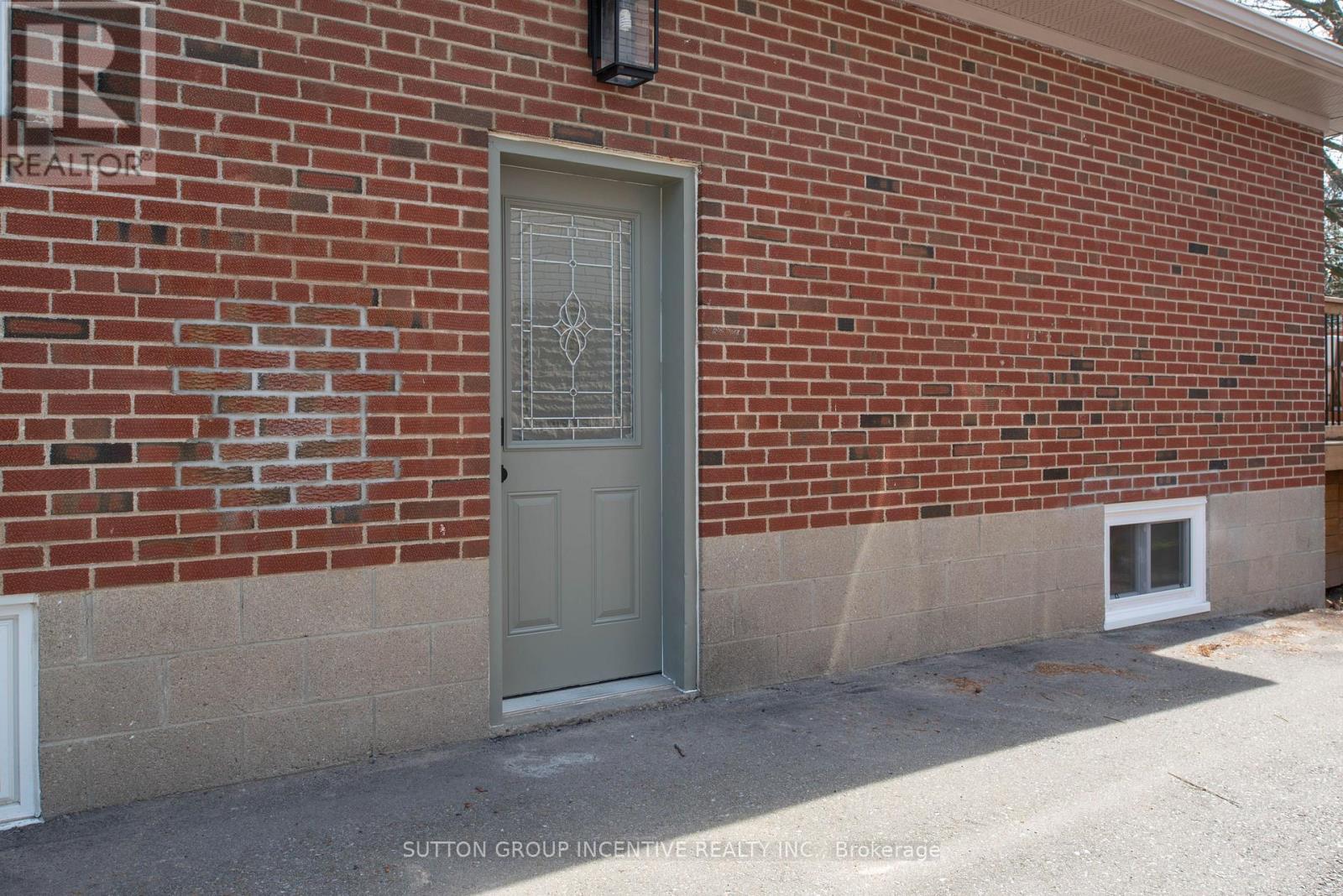 16 Robindale Avenue, Toronto, ON