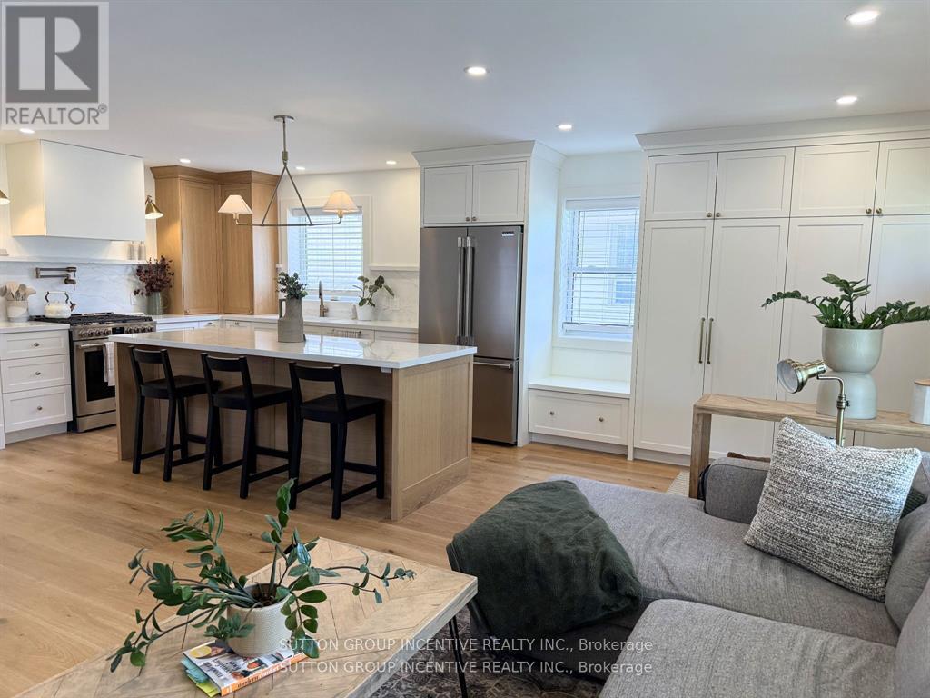 16 Robindale Avenue, Toronto, ON