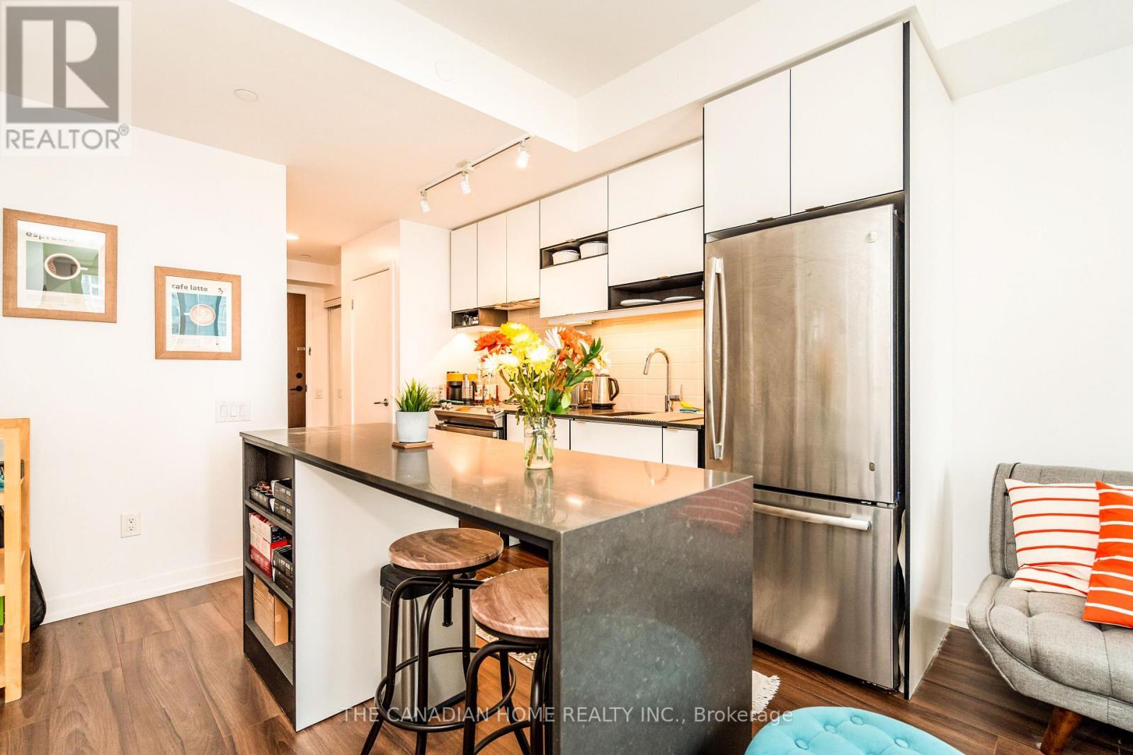 1412 - 4065 Confederation Parkway, Mississauga, ON