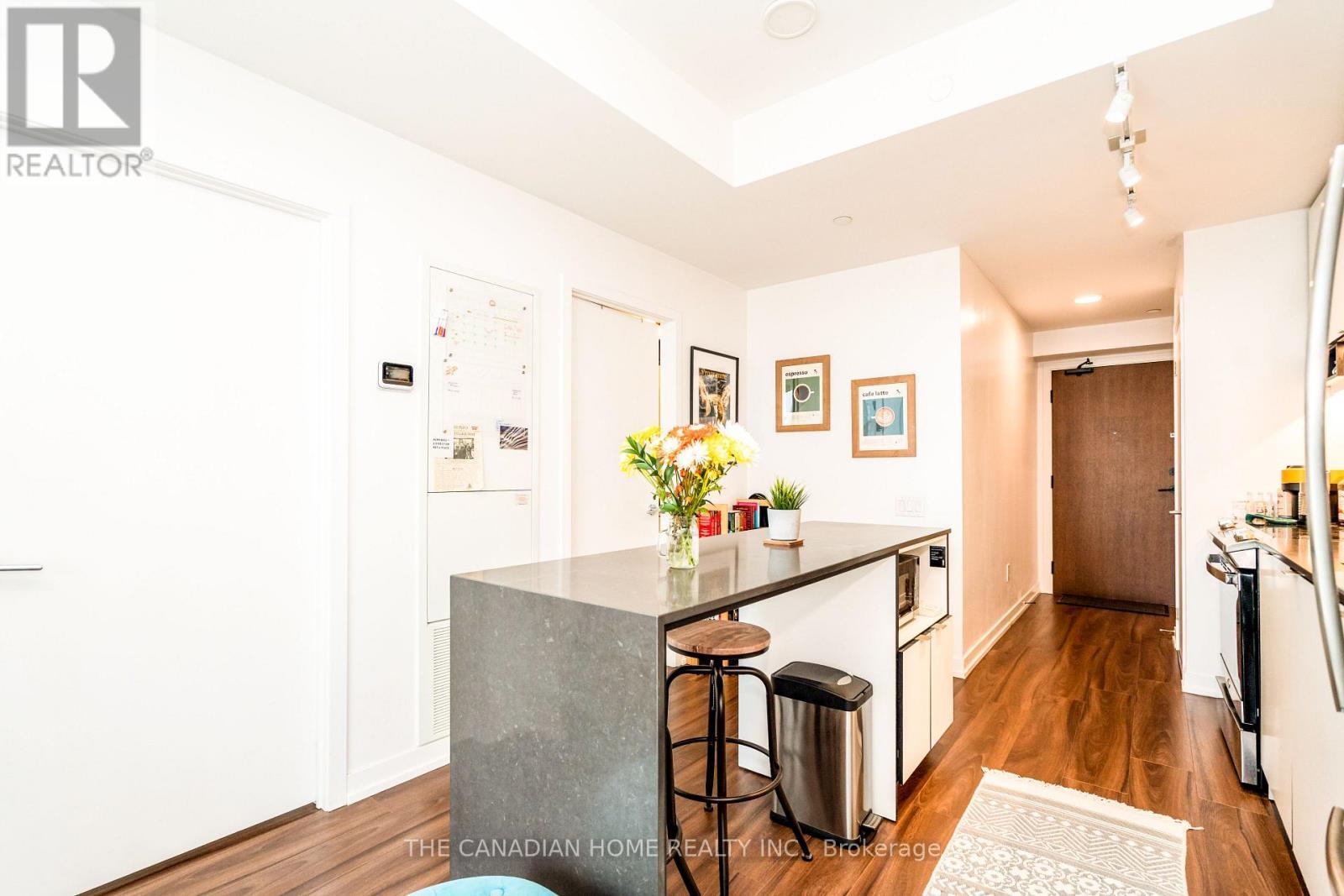 1412 - 4065 Confederation Parkway, Mississauga, ON