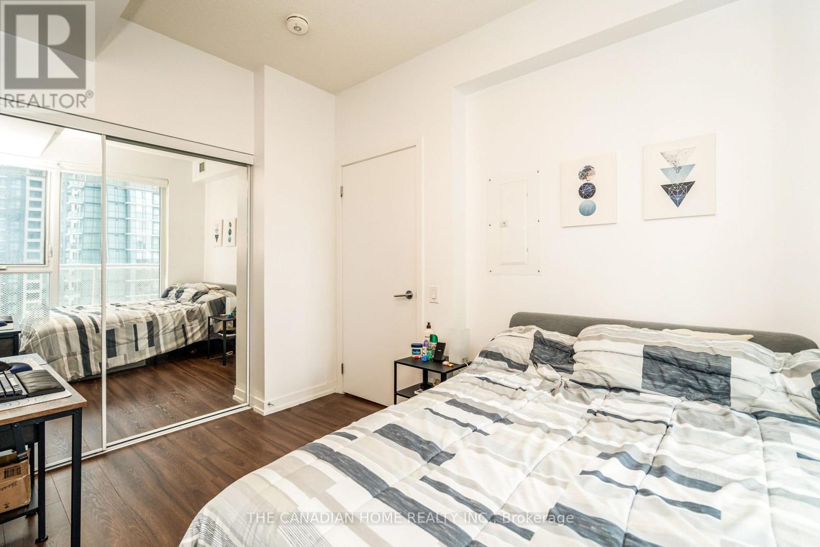 1412 - 4065 Confederation Parkway, Mississauga, ON