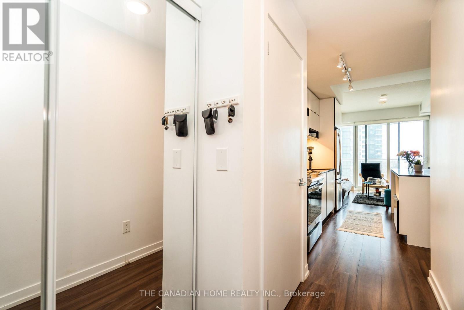 1412 - 4065 Confederation Parkway, Mississauga, ON