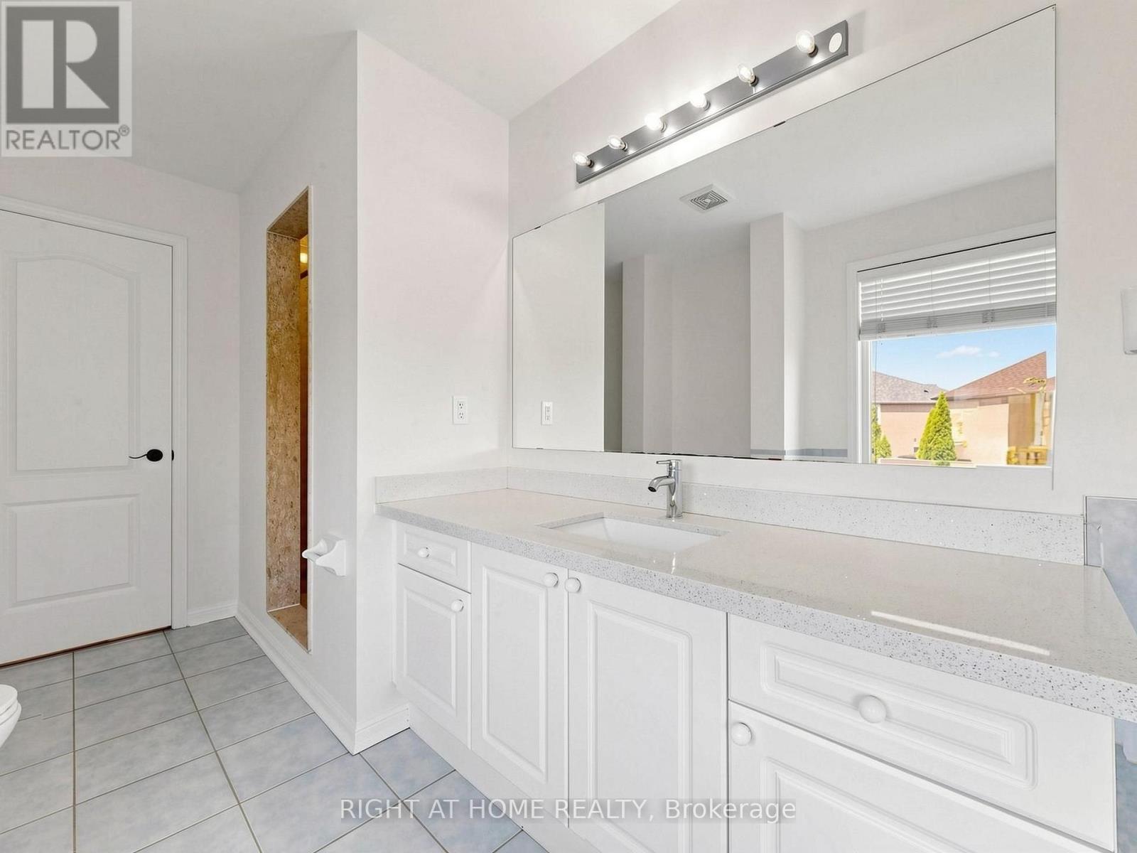 5817 Whitehorn Avenue, Mississauga, ON