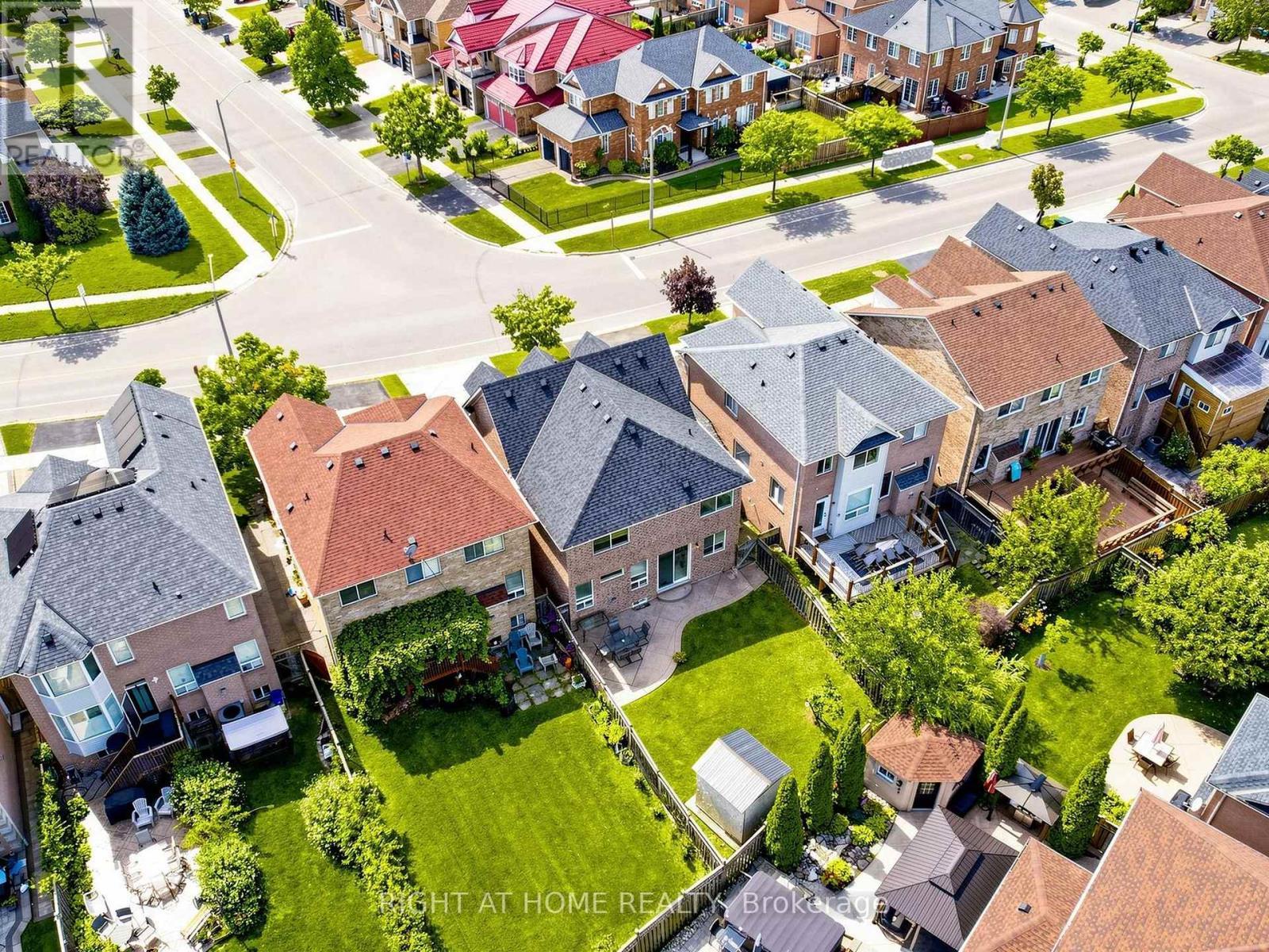 5817 Whitehorn Avenue, Mississauga, ON