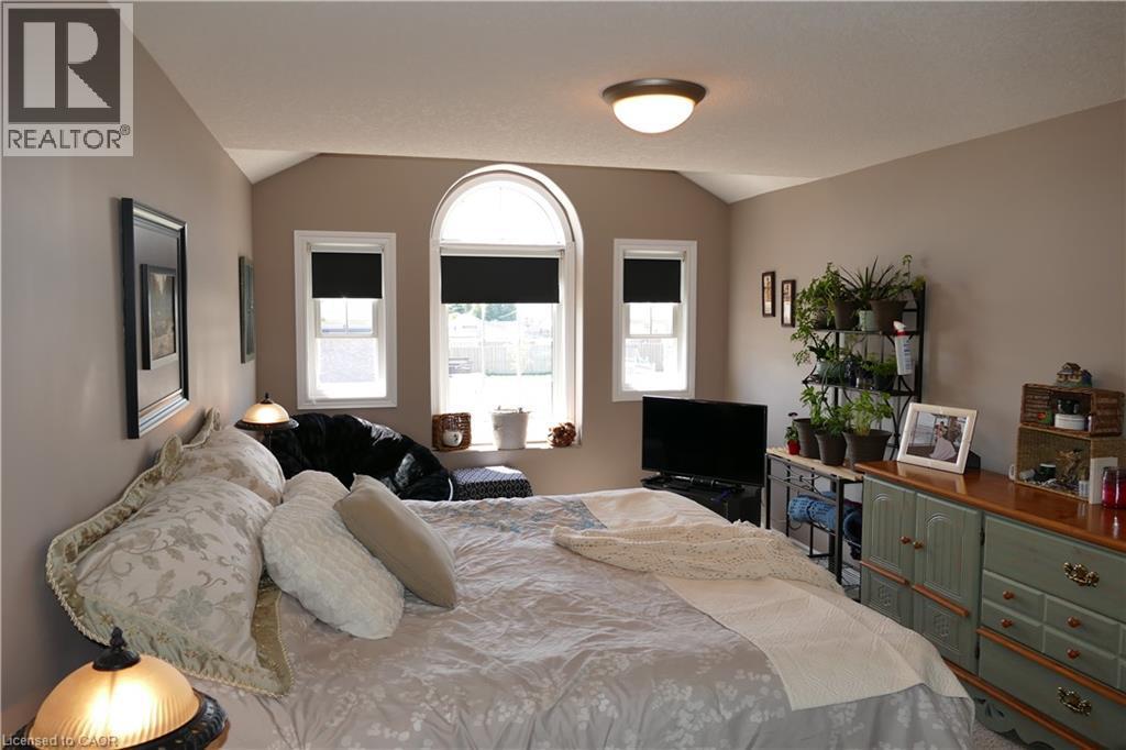 Photos are from the past before the current tenant moved in. - 466 Sienna Crescent, Kitchener, ON